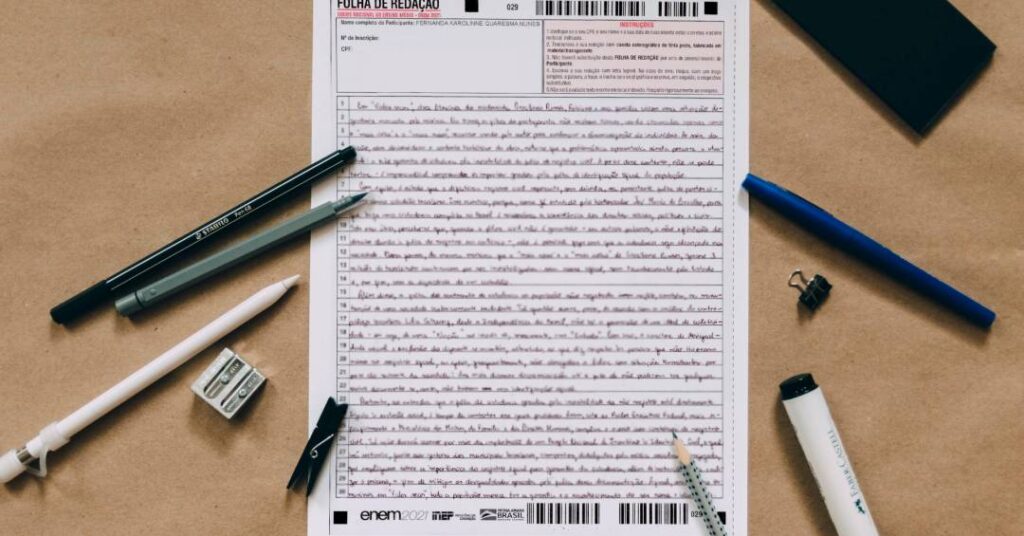 Descubra quais foram os anos com mais e menos redações nota mil no Enem