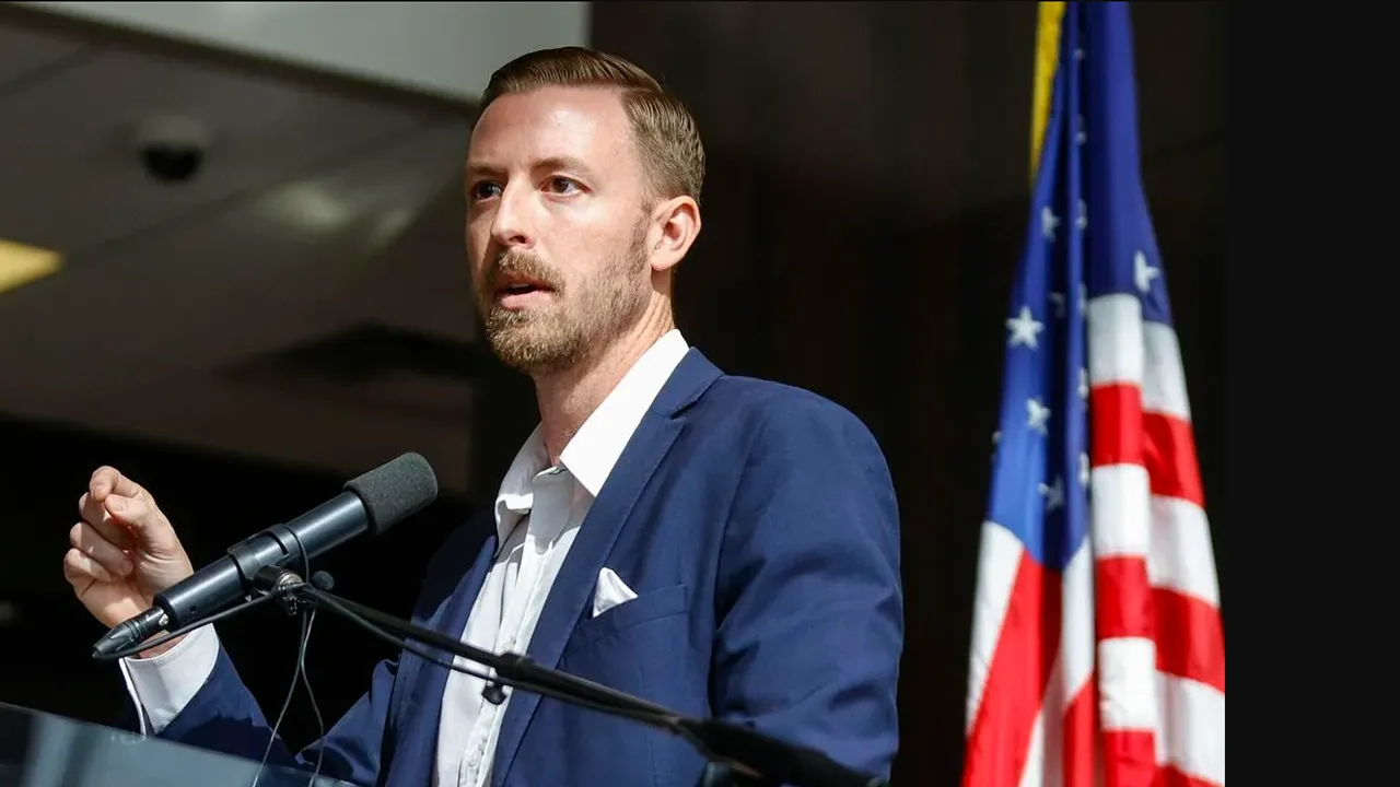 Superintendente do estado de Oklahoma Ryan Walters deixa cargo