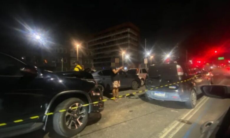 Sete carros se envolvem em acidente na Avenida Fernandes Lima, em Maceió