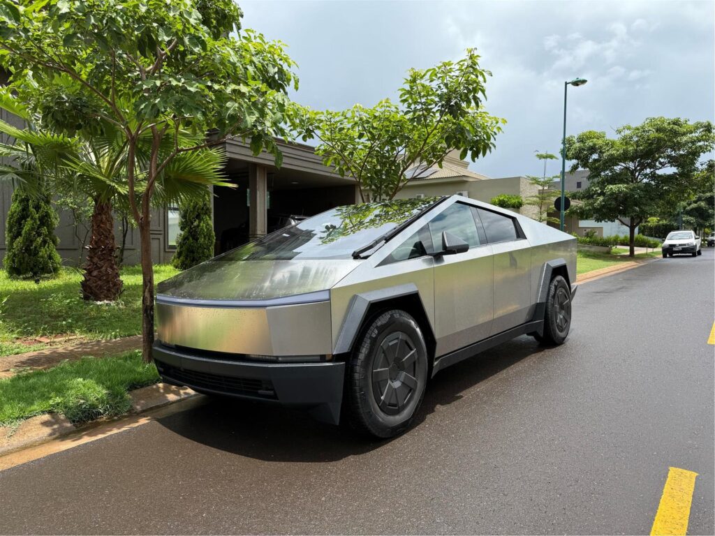 Tesla descontinua versão de entrada da Cybertruck devido a baixa demanda