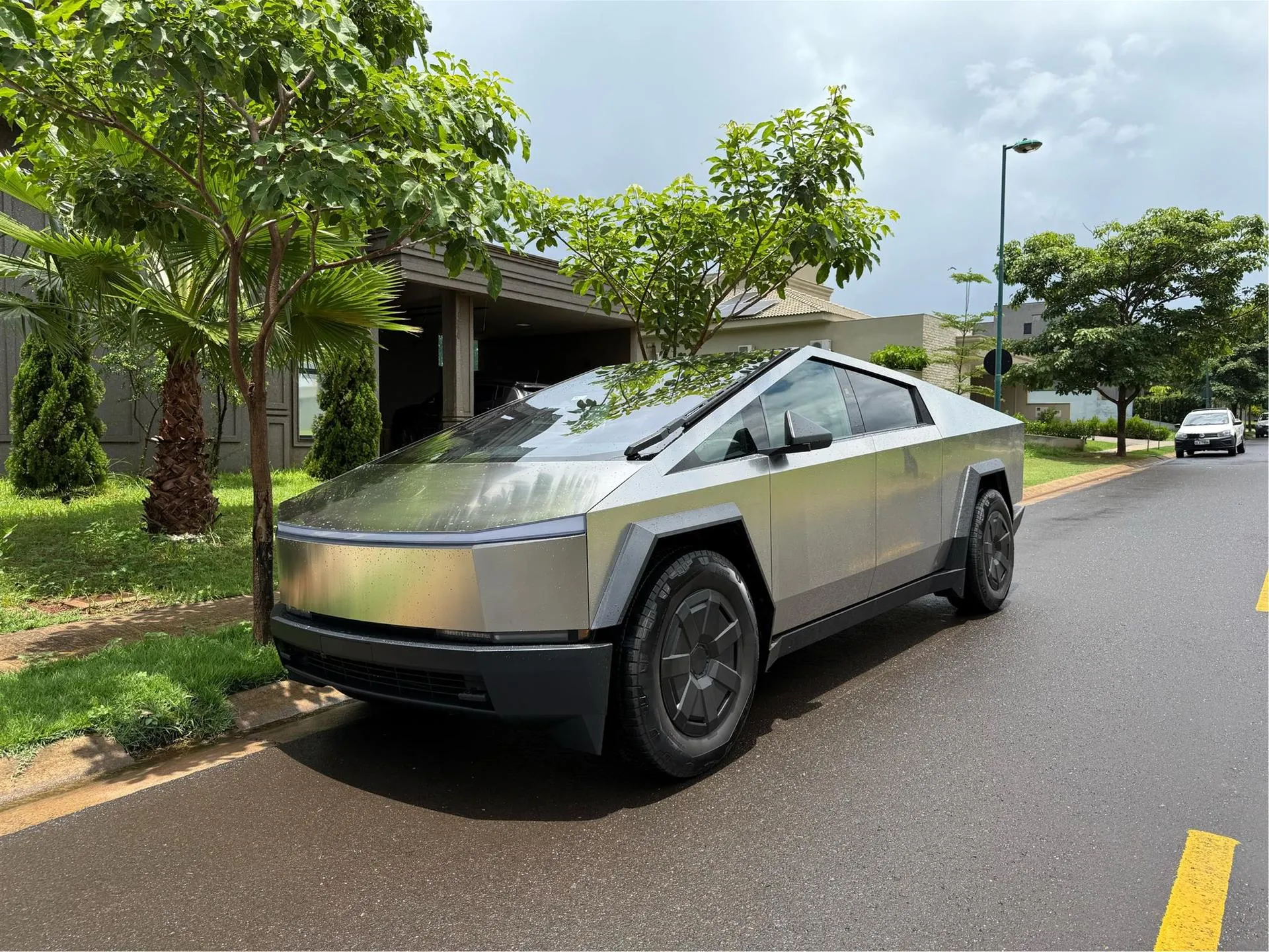 Tesla cancela versão de entrada da Cybertruck