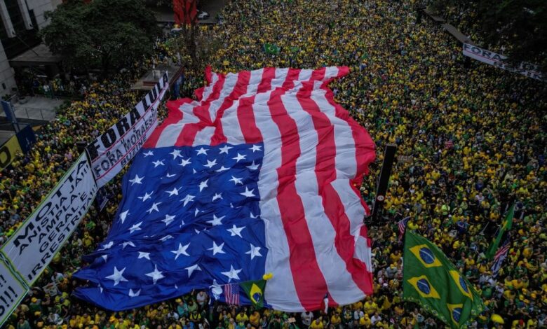 Deputados acionam a PF para saber se bandeira dos EUA em ato bolsonarista veio da NFL – CartaCapital