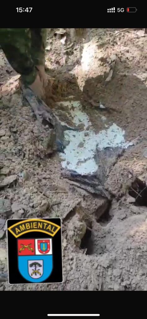 Polícia encontra veículo enterrado em Icaraíma e investiga possível relação com desaparecimento de quatro homens