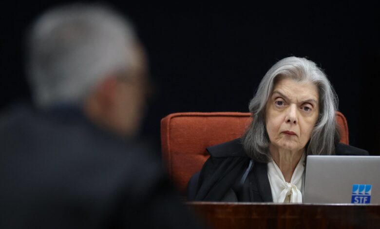 Voto de Cármen Lúcia decreta condenação de Jair Bolsonaro por liderar trama golpista