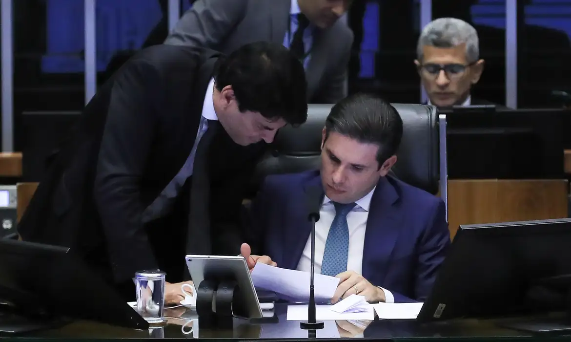 Câmara retoma voto secreto na PEC da blindagem