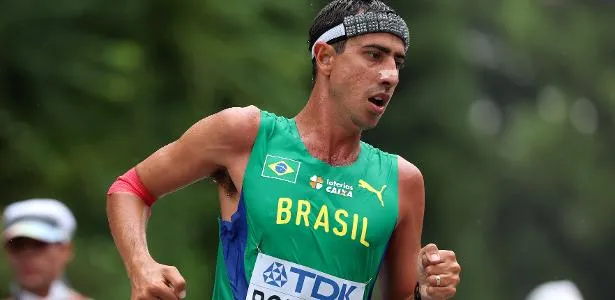 Caio Bonfim conquista prata em prova desafiadora de marcha atlética