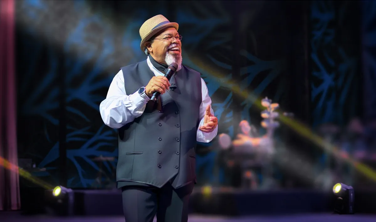 Jorge Aragão se apresenta em show gratuito no Theatro Municipal