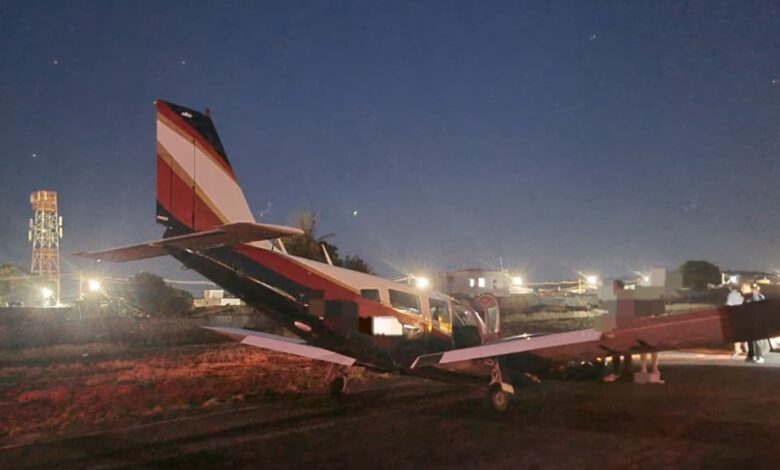 Avião faz pouso de emergência de barriga em Pará de Minas