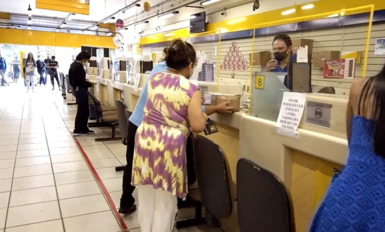 Correios suspendem recebimento com cartões nas agências próprias em contrato de R$ 56,8 mi com fintech citada em megaoperação da PF | Finanças
