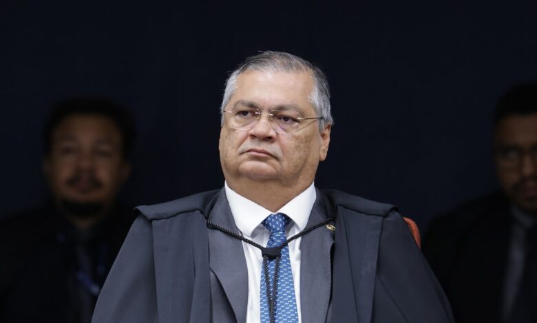 Veja o momento em que o influenciador trumpista Charlie Kirk é baleado