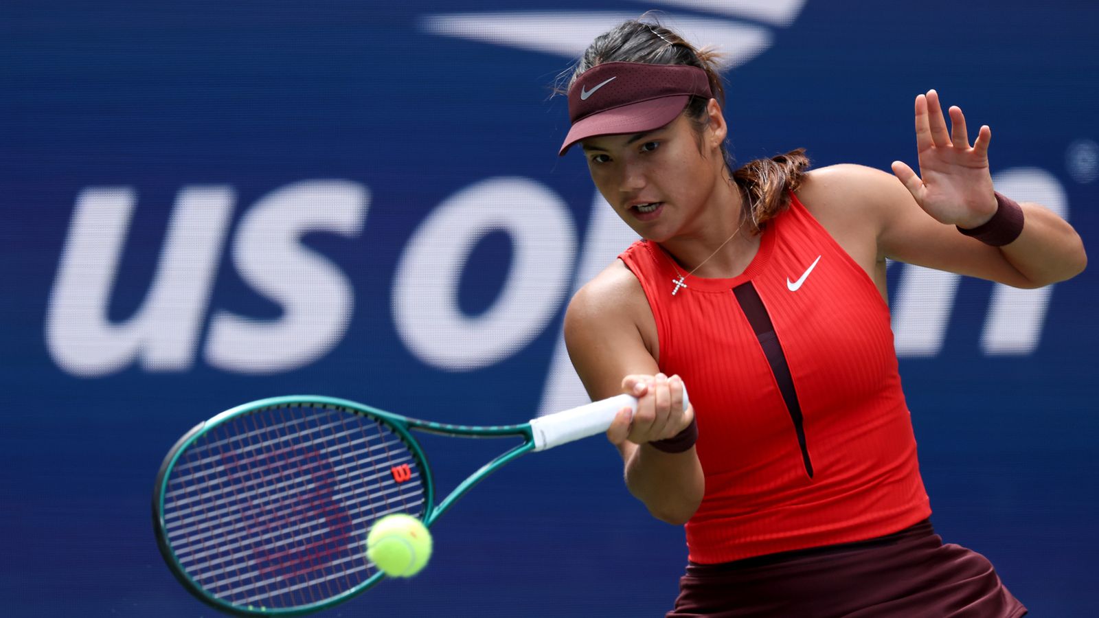 Emma Raducanu  returns against Ena Shibahara during their first-round match at US Open