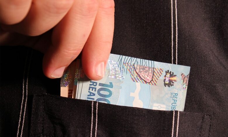 Alunos que tirarem nota alta receberão até R$ 10 mil