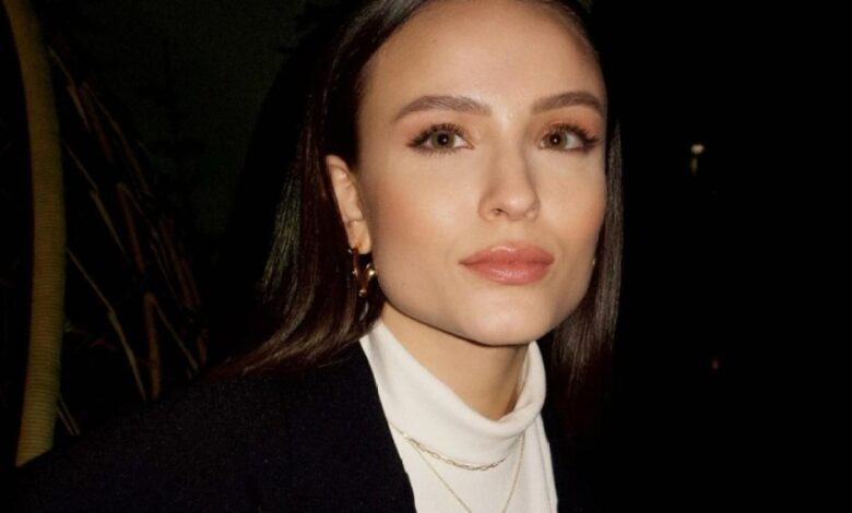 Larissa Manoela usa braceletes maximalistas que viraram tendência