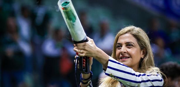 Leila Pereira distribui camisas do Palmeiras no Allianz Parque antes de jogo contra o Ceará