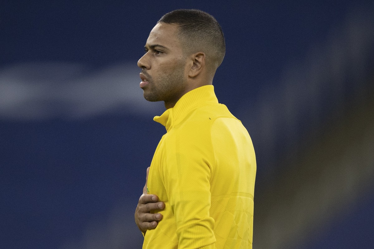 Al-Hilal anuncia que recebeu carta de advogado de Renan Lodi com comunicado de rescisão do contrato do lateral