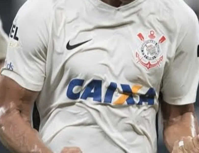 Pablo, zagueiro do Flamengo, provoca polêmica ao usar camisa do Corinthians