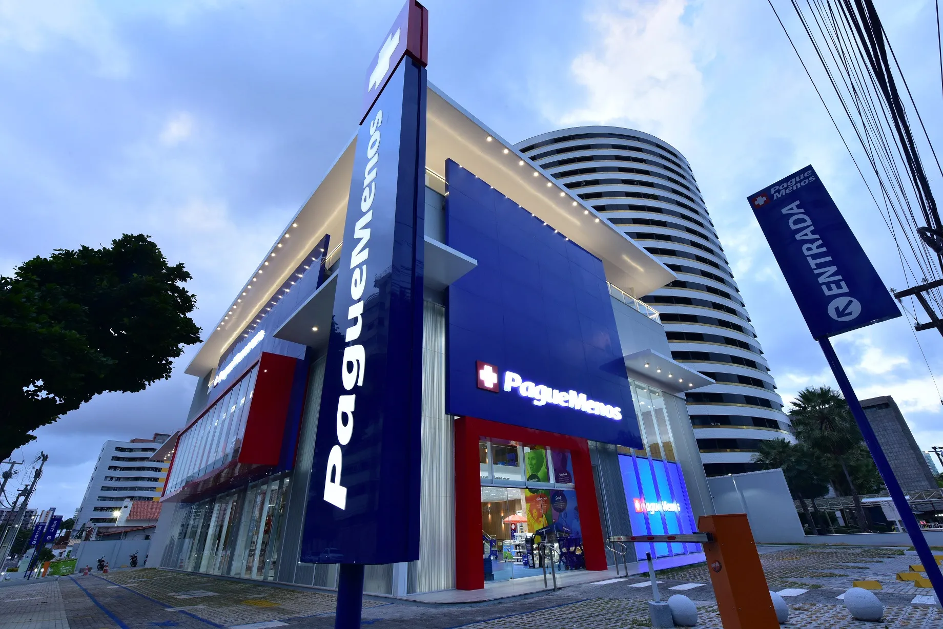 Pague Menos considera oferta de ações para crescimento