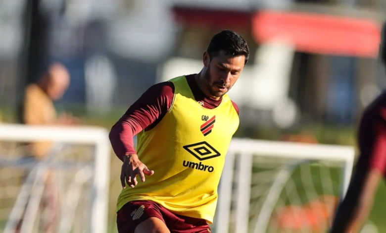 Trio está apto para assinar pré-contrato e pode deixar Athletico-PR ‘de graça’
