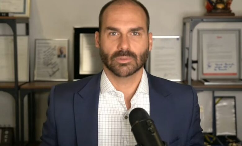 Eduardo Bolsonaro diz que ministros que acompanharem Moraes em julgamento correm ‘risco seríssimo’ de sanção