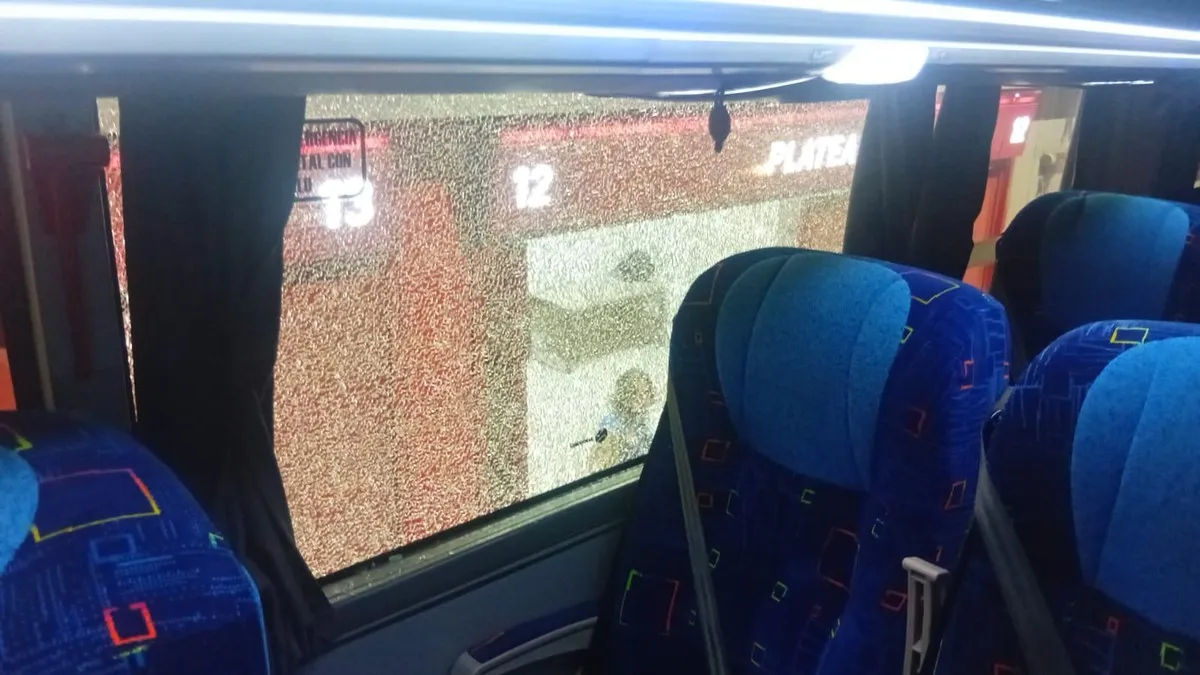 Ônibus do Flamengo é atacado antes de jogo contra o Estudiantes