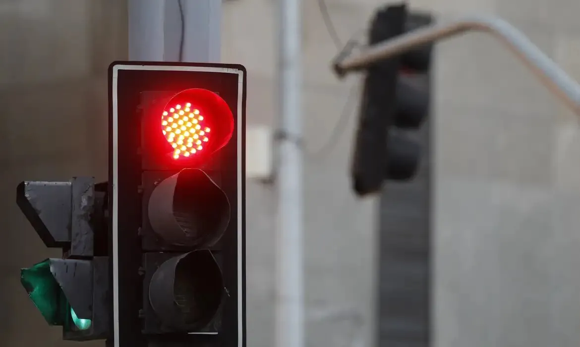 Proposta elimina exigência de autoescola para CNH