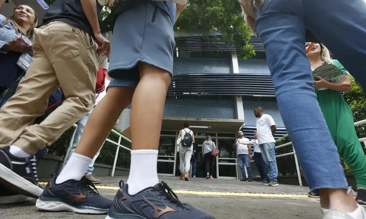 Concurso unificado 2025: 760 mil realizam prova no domingo