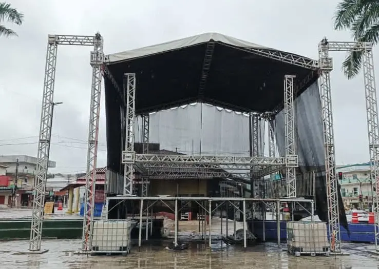 Festa das crianças em Cruzeiro do Sul tem estrutura pronta