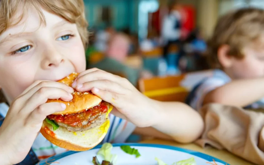 Qual é a síndrome rara que provoca fome insaciável?