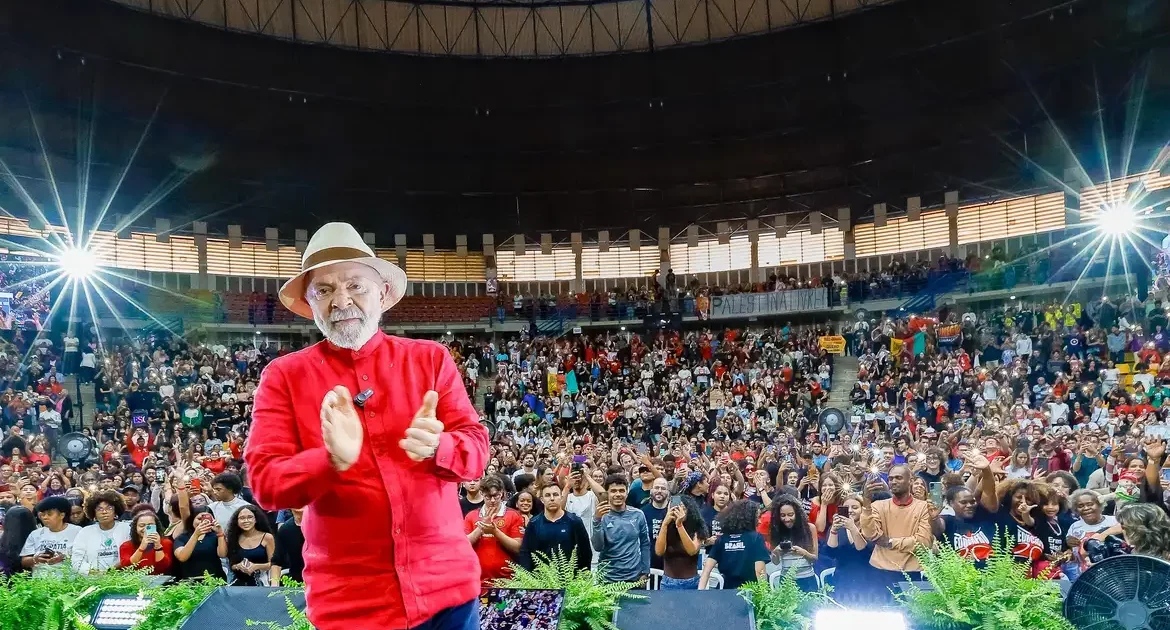 Lula apoia a universalização do programa Pé-de-Meia