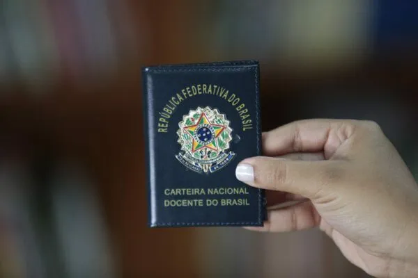 Como solicitar a carteira nacional docente no Brasil