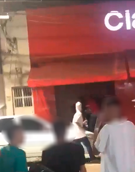 Ladrões armados saqueiam loja da Claro e fogem com 10 celulares - Polícia