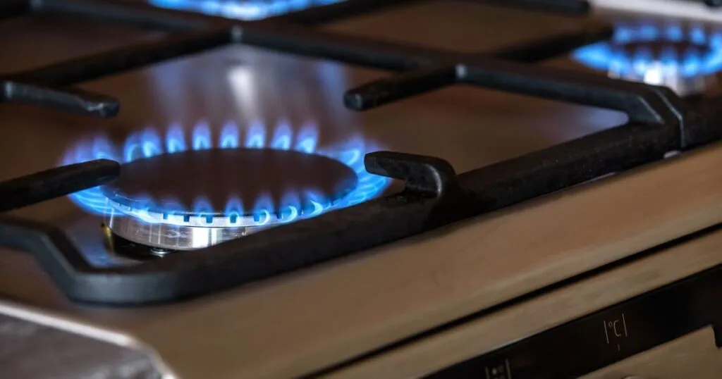 Auxílio Gás de R$ 108 começa a ser pago nesta segunda-feira