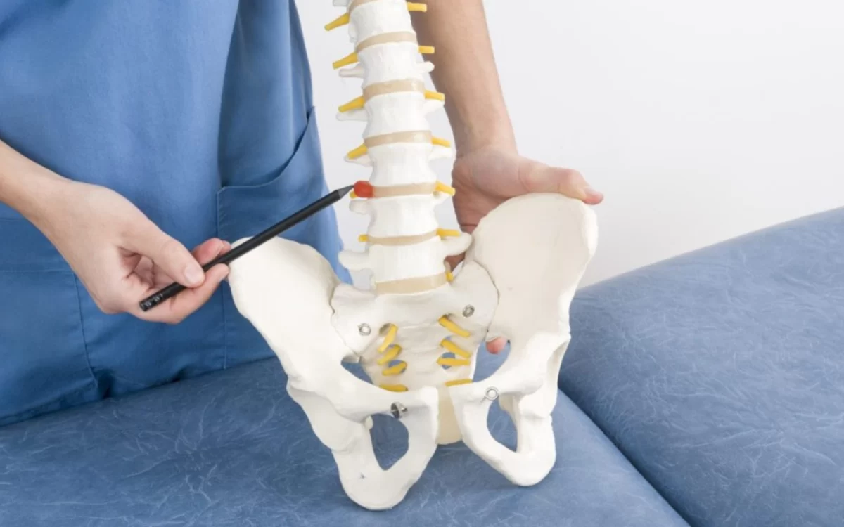 sintomas de hérnia de disco: saiba como identificar