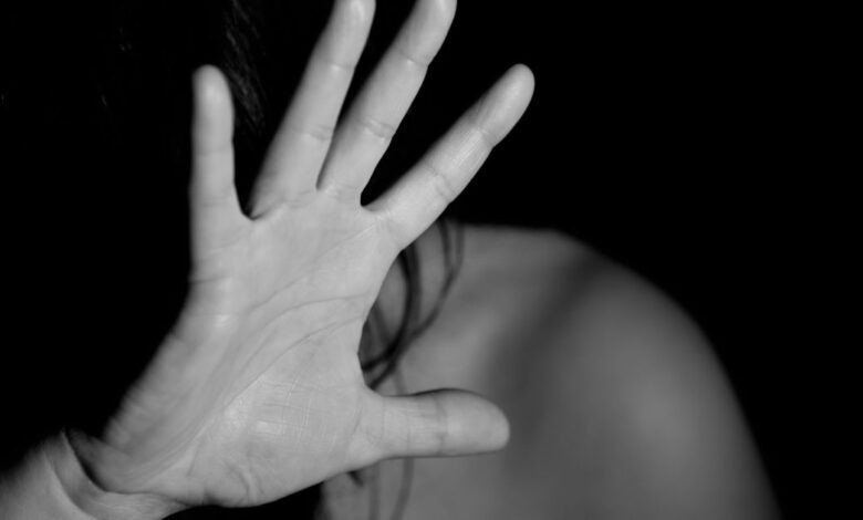Após ser repreendido, menino de 9 anos é suspeito de matar a mãe com faca