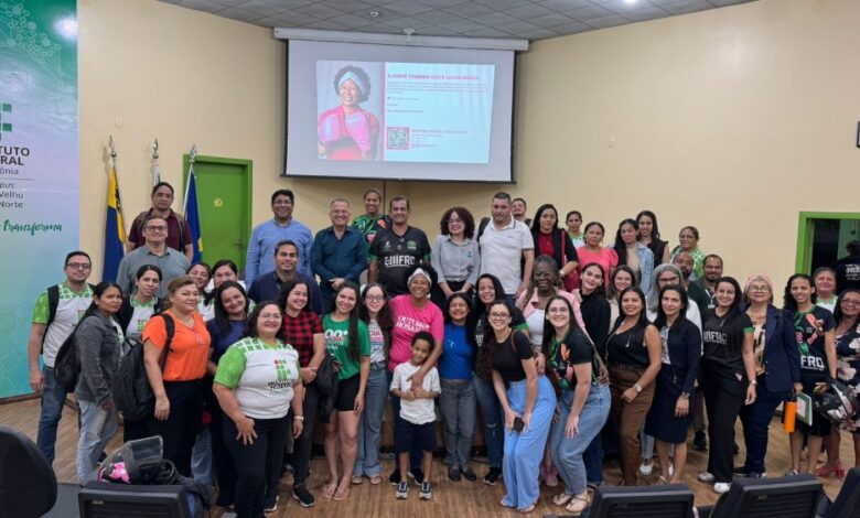 Deputada Sílvia Cristina encerra atividades do Outubro Rosa com mais de 4 mil presentes em palestras - Política