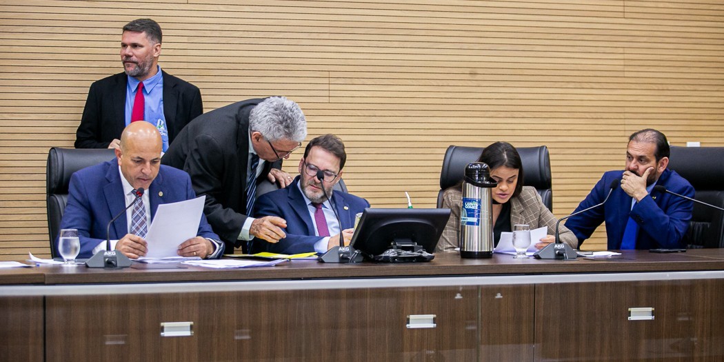 Assembleia aprova projeto que moderniza planos de carreira e valoriza servidores do Iperon - Política