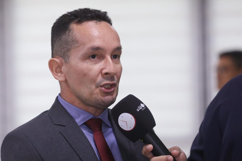 Adailton Cruz critica impedimento de greve na Saúde e apoia manutenção do ato