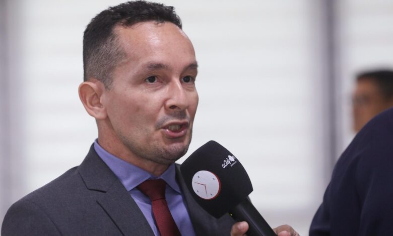 Adailton Cruz critica impedimento de greve na Saúde e apoia manutenção do ato