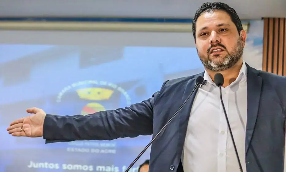 João Marcos informa moradores sobre remoção no bairro Rosalinda