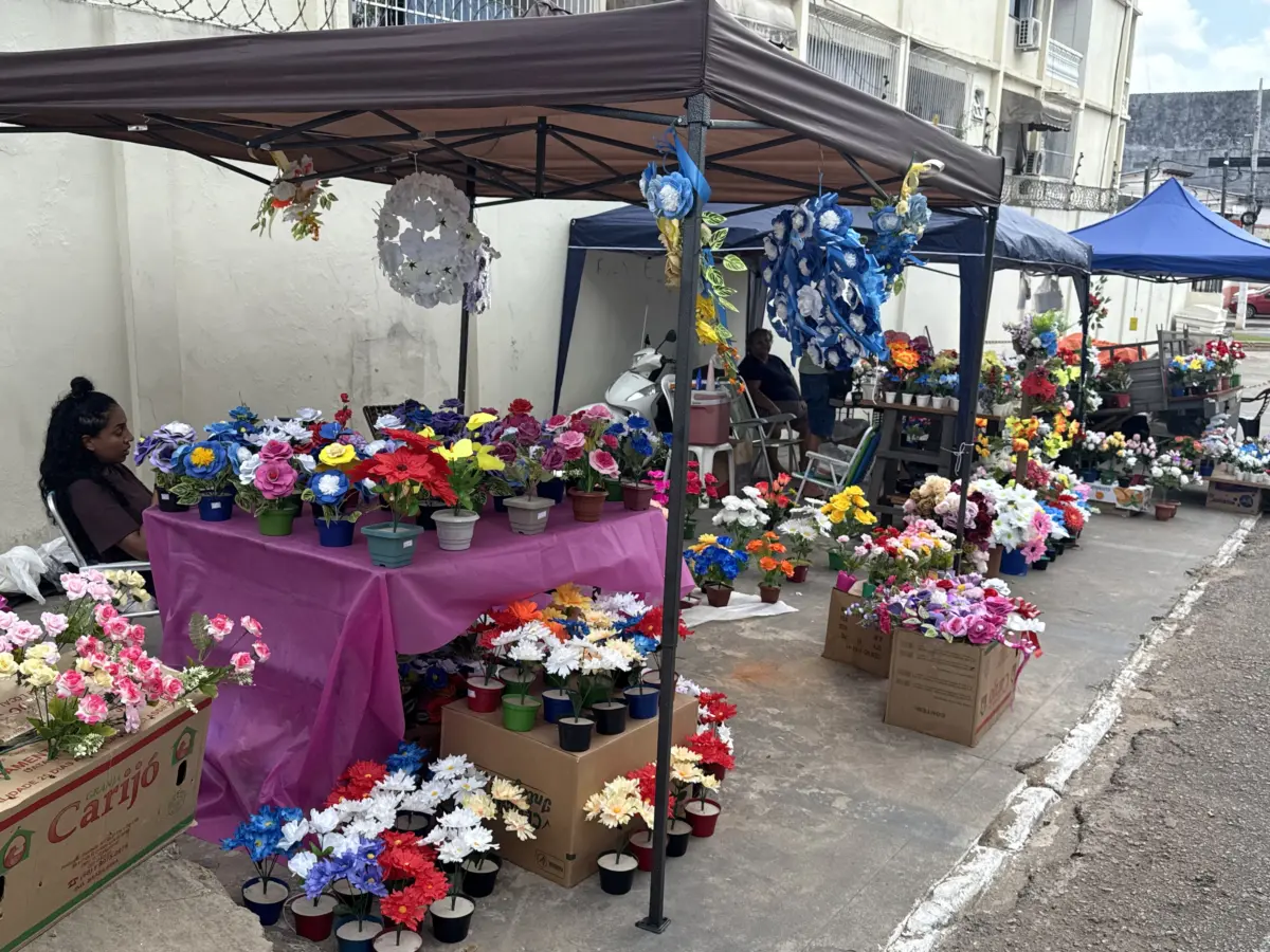 Ambulantes enfrentam queda nas vendas em Rio Branco no Dia de Finados