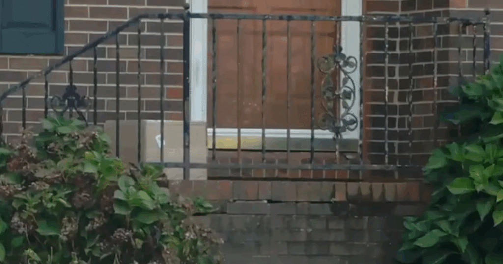 Mulher que esperava remédios recebe caixa com braços e dedos humanos