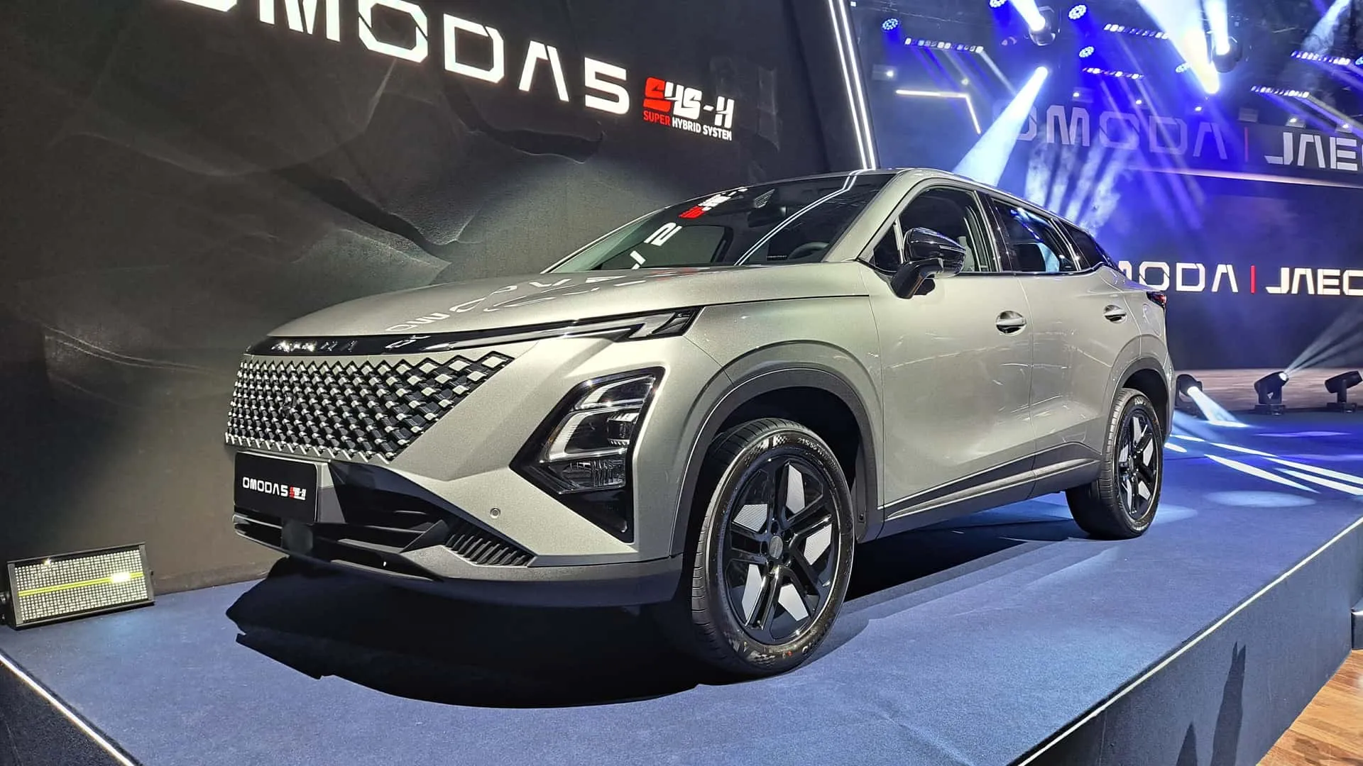 Omoda 5 HEV mira conquistar clientes do Corolla Cross Hybrid