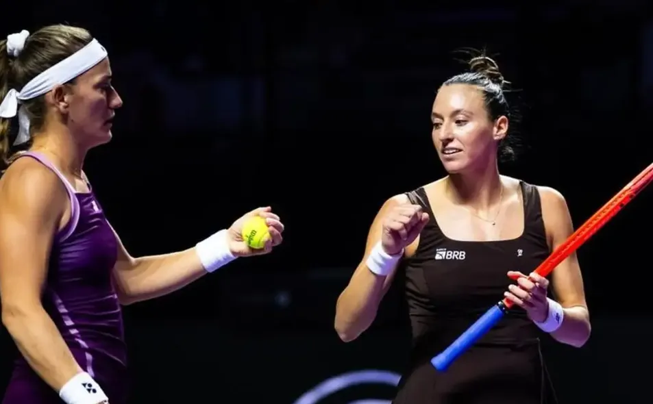Stefani e Babos ficam com o vice no WTA Finals