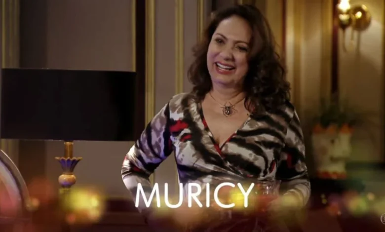 Eliane Giardini como Muricy em Avenida Brasil (Reprodução/TV Globo)