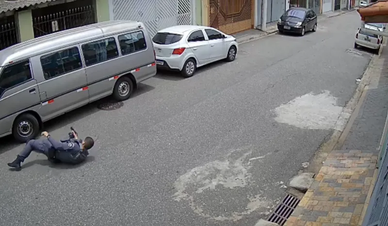 Polícia militar dispara 15 vezes em suspeito de roubo durante fuga