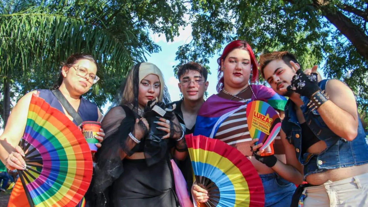 Parada LGBT+ em Campo Grande reúne jovens por respeito e direitos