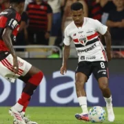 Flamengo empata com São Paulo e perde chance de encostar no líder