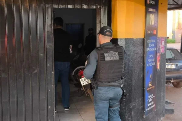Homem é encontrado morto com mãos amarradas dentro de loja em Dourados