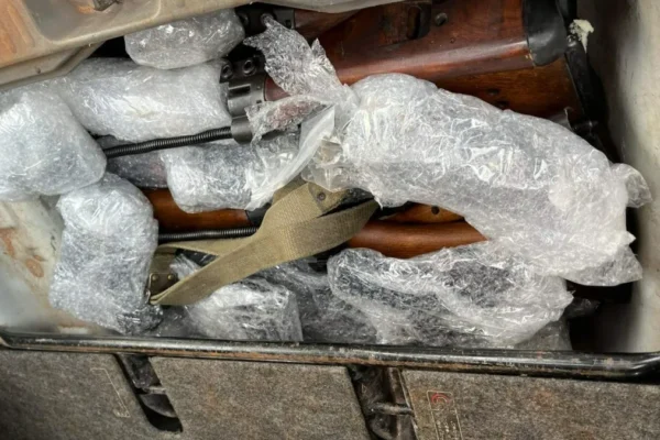 Policial paraguaio é preso com 20 fuzis para a Rocinha