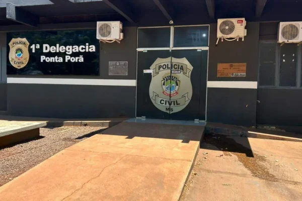 Ex-bombeiro é preso usando farda para furtar em Ponta Porã